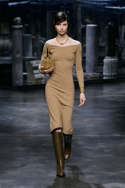 Look 3